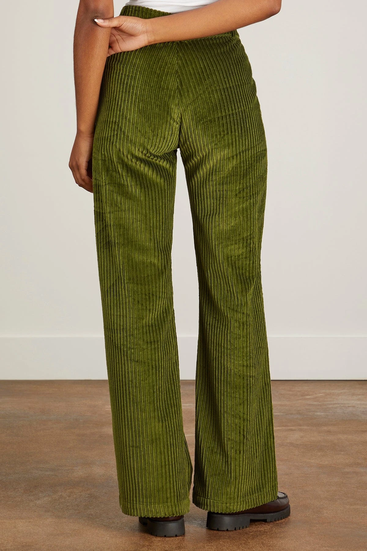 Yoshi Velvet Pants In Kaki - Image 4