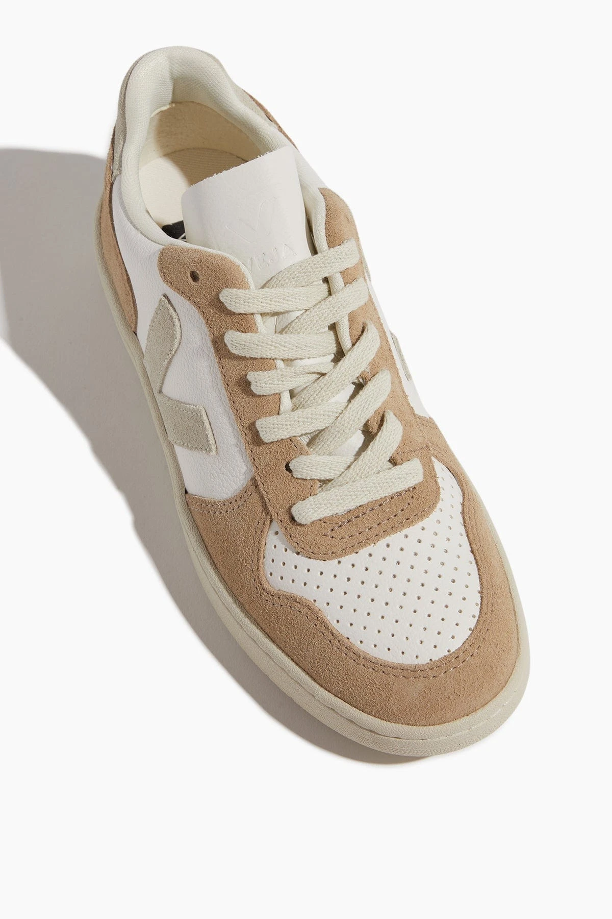 Veja V-10 Sneaker In Extra White/Natural/Sahara - Image 4